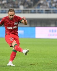 【中超】皮纳远射科维奇点射 河南2比2扳平十人浙江