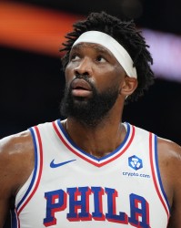 扛起进攻！恩比德首节9中4拿到14分 罚球5中4