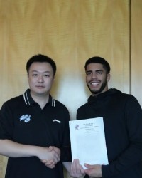 乔丹-霍华德：CBA有很多潜力球员，但要通过正确途径变得更好