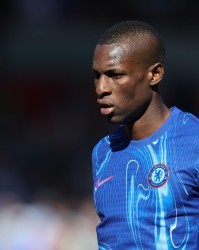 记者：杰克逊搭乘的航班已经抵达慕尼黑，下一步就将接受体检