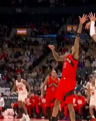 GA黄金甲体育平台-欢迎来到芝加哥！西蒙斯迎着莺歌的长臂命中公牛生涯首分