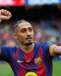 GA黄金甲体育-拉菲尼亚戴帽，巴萨5-2大胜塞维利亚，领先皇马4分稳居西甲榜首